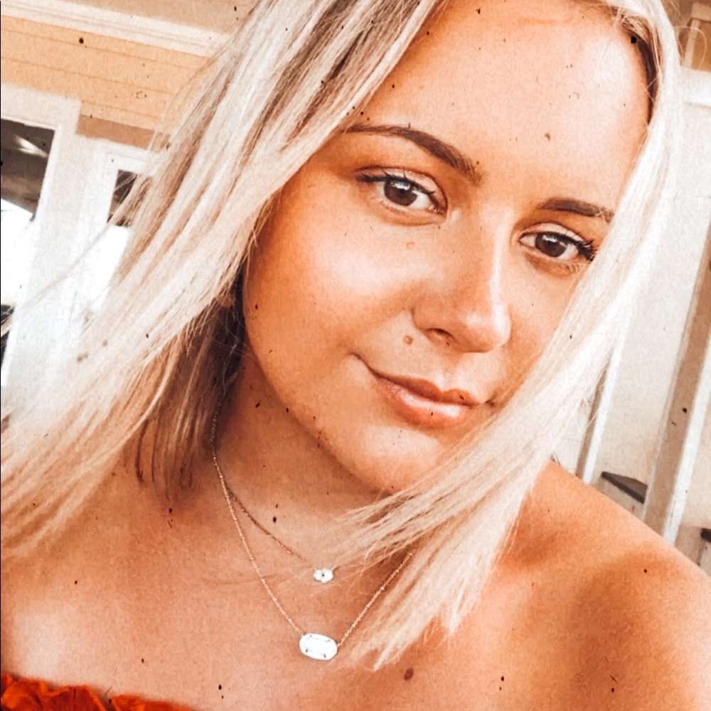 Meet your Posher, Mia